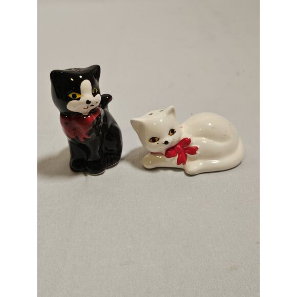 Takahashi Other - Vintage Salt and Pepper Shakers - Takahashi Black and White Kitties